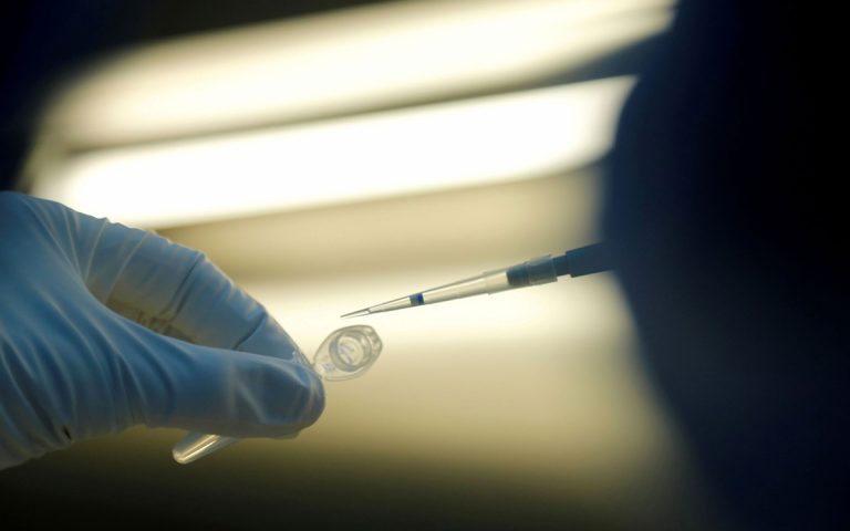 Ηλίας Μόσιαλος: Τι ξέρουμε και τι δεν ξέρουμε για το ρωσικό εμβόλιο κατά του κορονοϊού