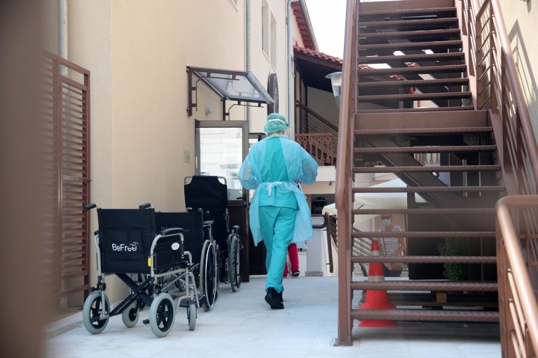 Γηροκομείο Μαρούσι: Σε καραντίνα ο οίκος ευγηρίας με τα 19 κρούσματα – Εφιάλτης η διασπορά στις κλειστές δομές [vid]
